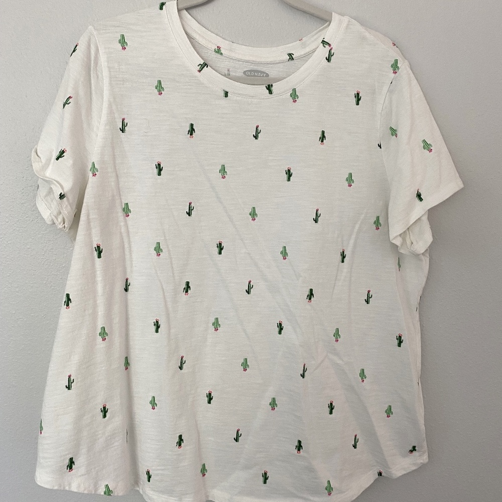 Women's Old Navy White Graphic T-shirt XL